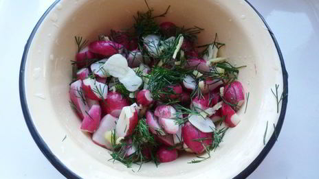 редис, маринованный с имбирем и чесноком