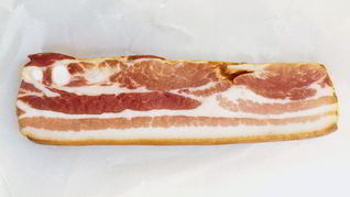 Сало в луковой шелухе