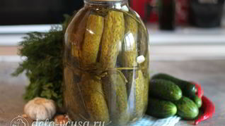 Соленые огурцы в банке на зиму