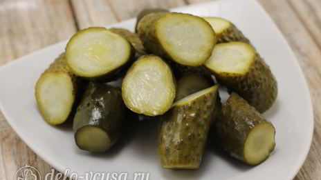 соленые огурцы в банке на зиму