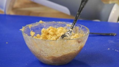 ассорти из сливочного масла, варенье и морс