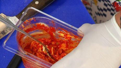 ассорти из сливочного масла, варенье и морс