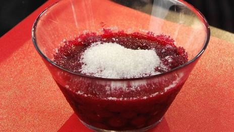 ассорти из сливочного масла, варенье и морс