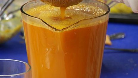 ассорти из сливочного масла, варенье и морс