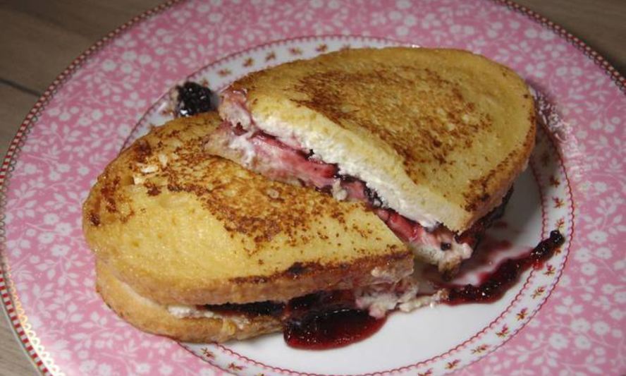 Рецепт бедных рыцарей из виндзора с ежевичным вареньем