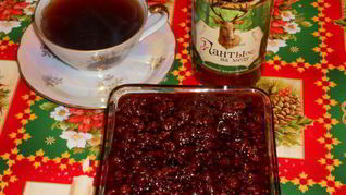 Чай с малиновым вареньем