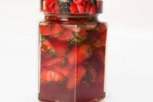 Клубничное варенье с базиликом