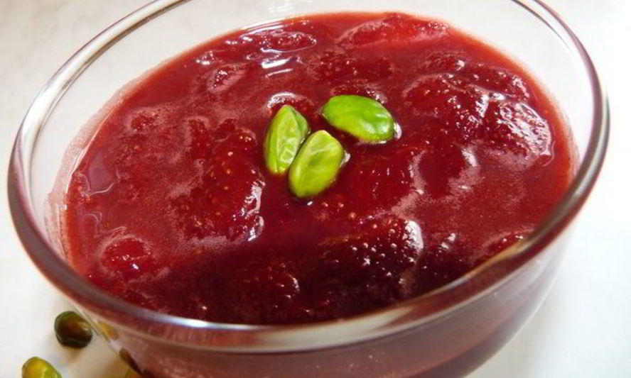 Рецепт клубничного варенья с белым шоколадом и фисташками