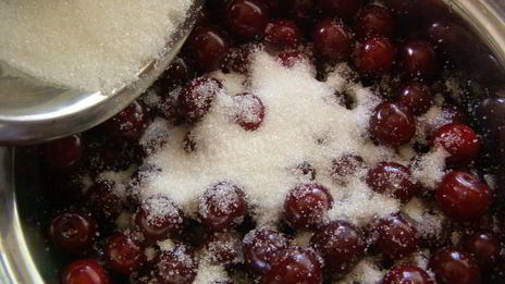 простое варенье из вишни с косточкой