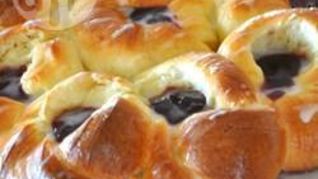 Сладкие булочки с вареньем