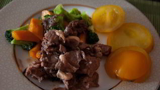 Телятина в черносмородиновом варенье