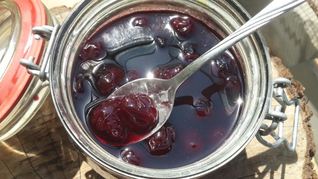 Вишневое варенье на базиликовом сиропе