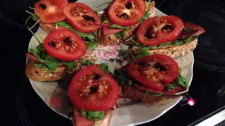 Бутерброд для завтрака с руколой