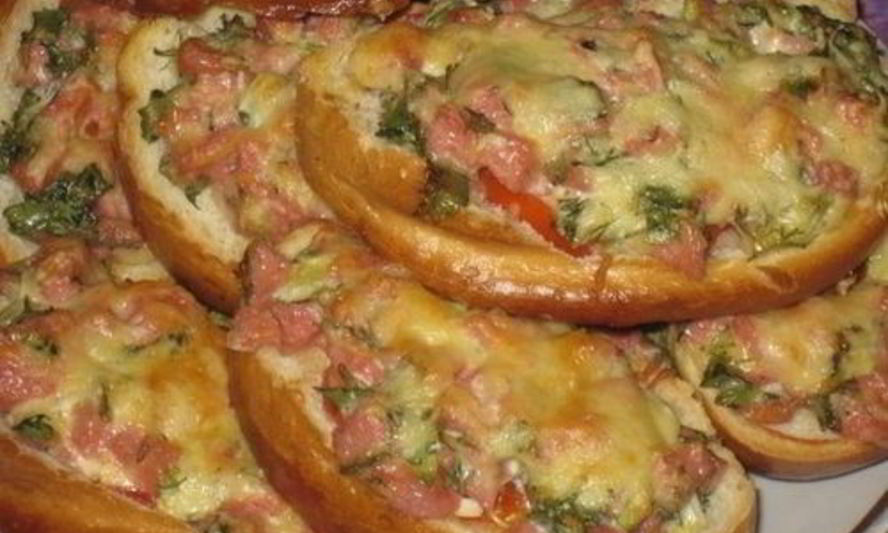 Рецепт бутерброда ленивая пицца с колбасой и сыром