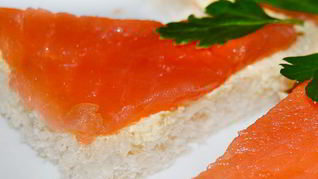 Бутерброд с красной рыбой классический