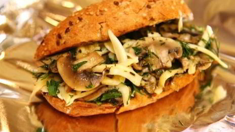 бутерброд-ссобойка с грибами и сыром