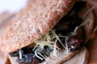 Бутерброды с грибами и сыром