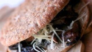 Бутерброды с грибами и сыром