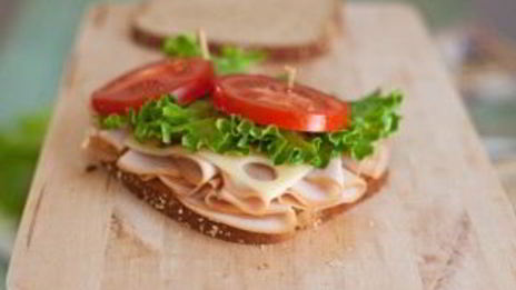 бутерброды с колбасой на праздничный стол