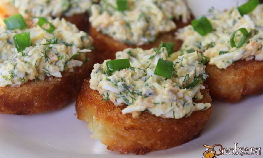 Рецепт бутербродов с консервированным лососем