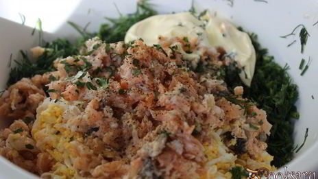 бутерброды с консервированным лососем