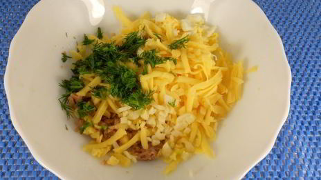 бутерброды с печенью трески и сыром