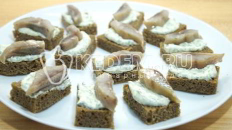 бутерброды с селедкой