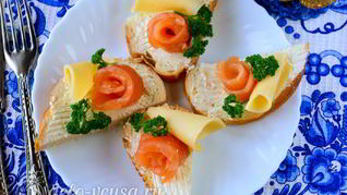 Бутерброды с семгой и сыром