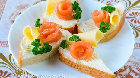 бутерброды с семгой и сыром