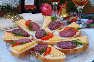 Бутерброды с сыром и колбасой