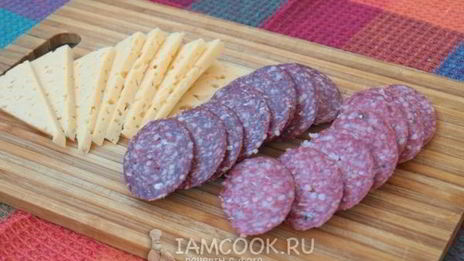 бутерброды с сыром и колбасой