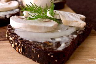 Бутерброды с сырыми шампиньонами