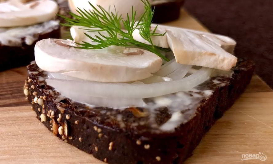 Рецепт бутербродов с сырыми шампиньонами