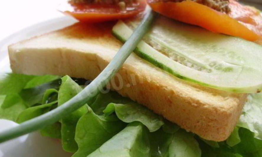 Рецепт бутербродов с тунцом консервированным и огурцом