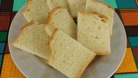 бутерброды с зеленым маслом и слабосоленой семгой