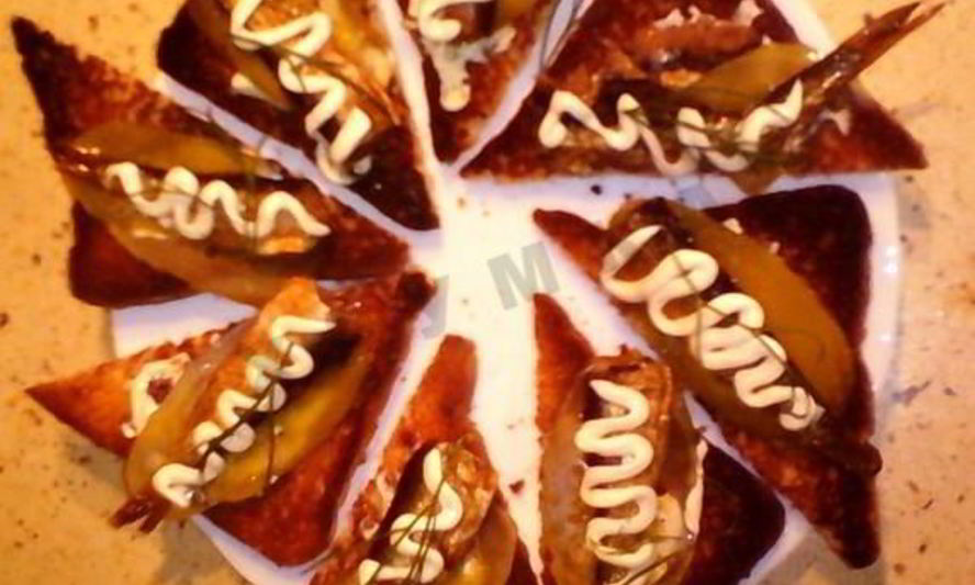 Рецепт бутербродов со шпротами, соленым огурцом