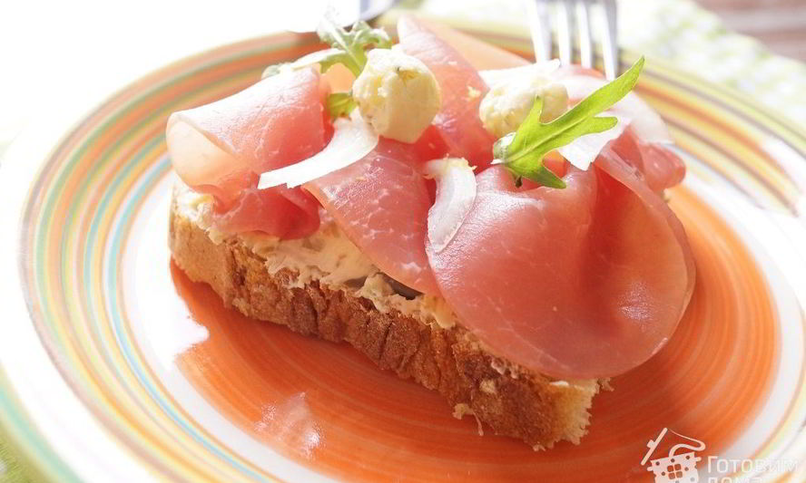 Рецепт датского бутерброда с лимонно-каперсовой намазкой