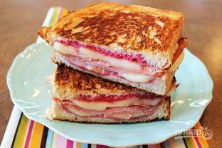 Горячие бутерброды с колбасой и сыром