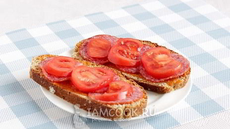 горячие бутерброды с колбасой