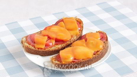 горячие бутерброды с колбасой