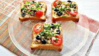 Горячие бутерброды с курицей и сыром