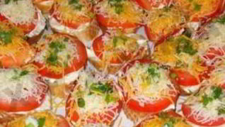 Горячие бутерброды с помидором сыром и чесноком la tartine