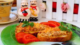 Горячие бутерброды с тунцом и яйцом