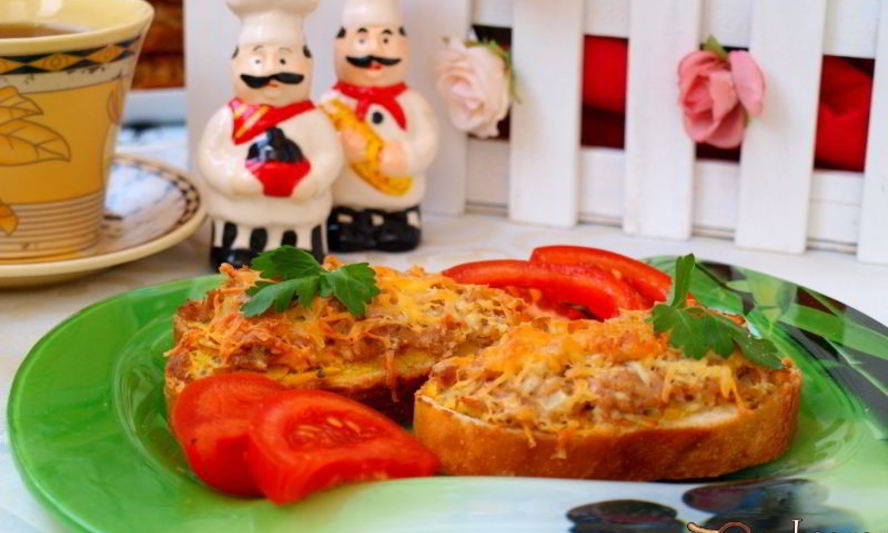 Рецепт горячих бутербродов с тунцом и яйцом