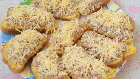 горячие бутерброды с тунцом и яйцом