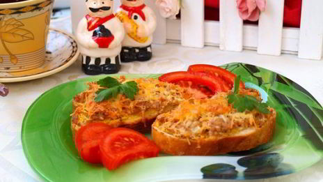 горячие бутерброды с тунцом и яйцом