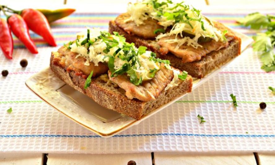 Рецепт горячих бутербродов со свининой