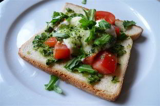 Горячий средиземноморский бутерброд