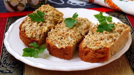 намазка для бутербродов с индейкой, шампиньонами и корейской морковью