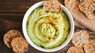 Чесночно-овощной хумус со свежей зеленью